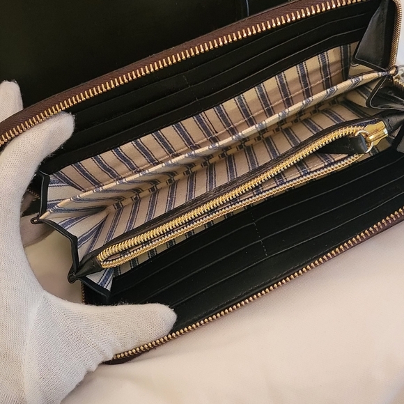 Dooney And Bourke W/ Matching Wallet - Picture 15 of 16